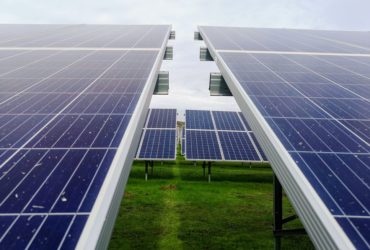 Une installation d'énergie solaire pour la production d'électricité verte