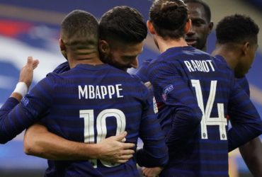 Les joueurs de l'Equipe de France célébrant un but lors du match contre la Suède, le mardi 17 novembre 2020.